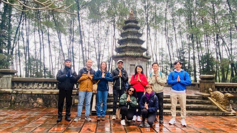 Hue: Dragon Boat, Perfume River, Pagoda & Royal Tomb Tour - A quiet start on the Perfume River