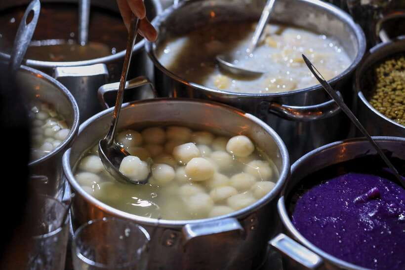 Hue: Guided Local Food Tour with Stories - Nguyễn Du and the northbound route