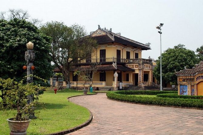 Hue: Imperial City Walk, Motorbike Tour & Private Car Options - Thanh Toan Bridge, Vong Canh Hill, and Tu Hieu Pagoda