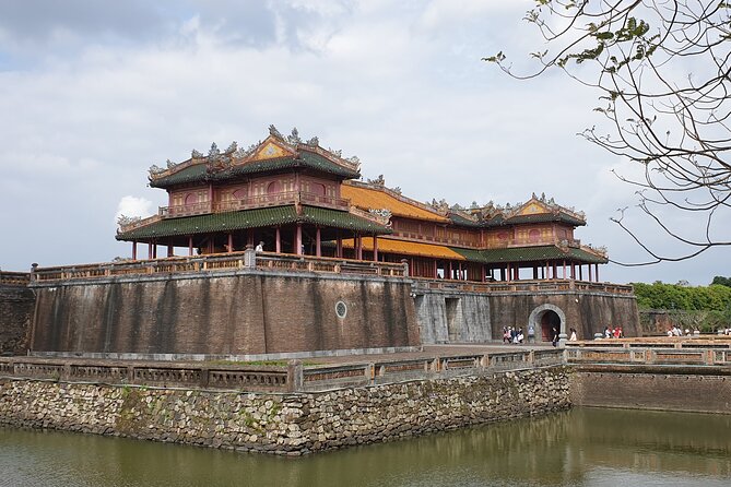 Hue Imperial City Walking Tour 2.5 Hours - Connecting the palace to the Vietnam War