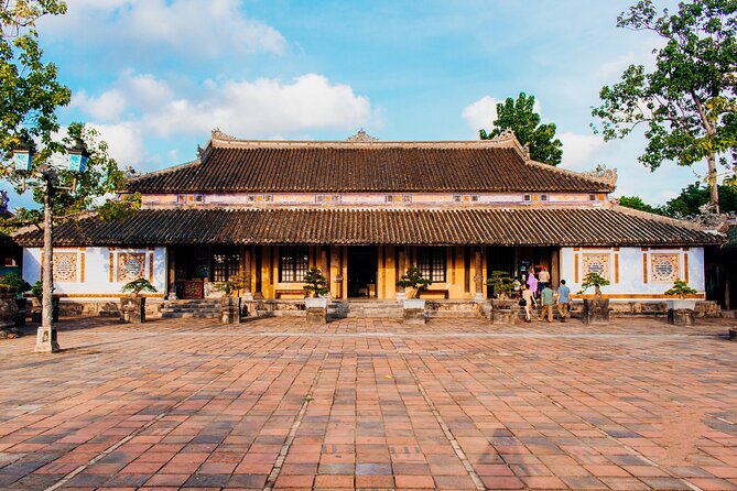 Hue Imperial City Walking Tour (Kids Half-Price) - Thai Hoa Palace and Hue’s wartime story