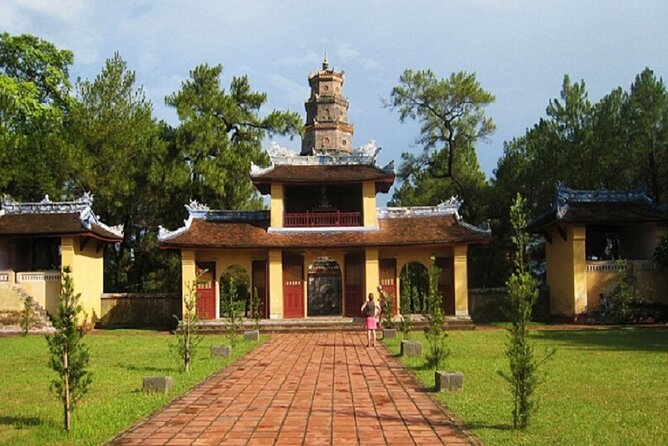 Hue Motorbike & Boat Tour to Countryside & Heritage Sites - Thuy Xuan shows Hue’s working traditions