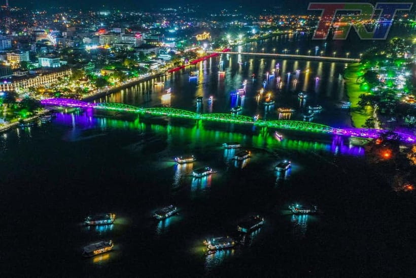 Hue: Perfume River Dinner Cruise with Traditional Show - Hue singing and traditional instruments