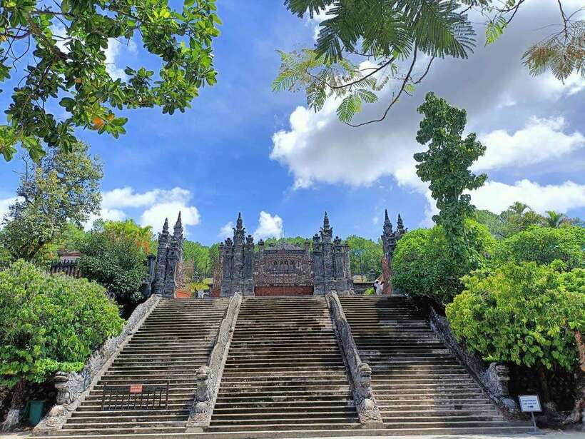 Hue: Royal Tombs Private Tour with 3 Best Tombs & Pagoda - Khai Dinh Tomb: small scale, huge decoration