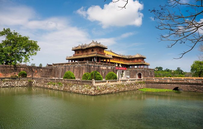 Hue’s Top Attractions by Car with Informative ES Driver - Why a private car helps in Hue