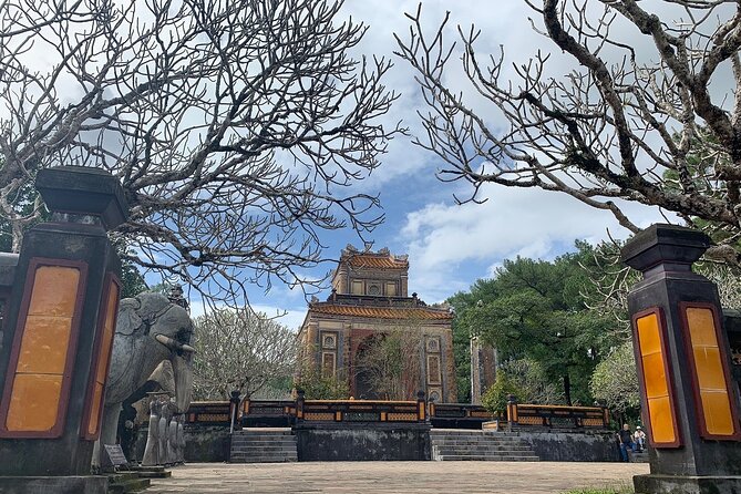 Hue’s Top Attractions by Car with Informative ES Driver - The English-speaking driver question