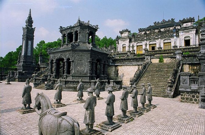 Hue’s Top Attractions by Car with Informative ES Driver - Timing, weather, lunch, and comfort