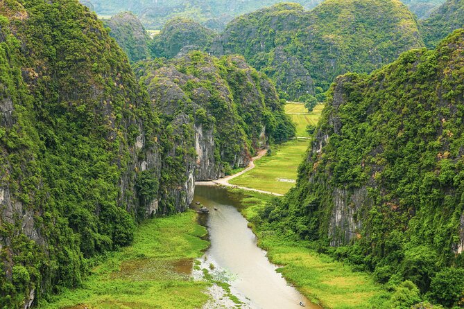 Incense Village Private Tour from Hanoi to Ninh Binh Old Capital - The road south to Tam Coc