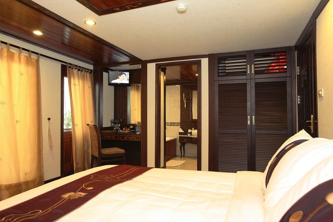 Indochina Sails Halong Bay - Day two: Titop Island and the best panorama