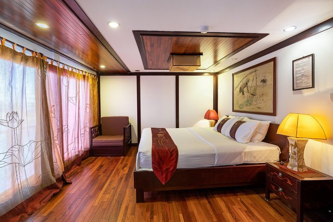 Indochina Sails Halong Bay - Day one: Surprise Cave and the quiet coves