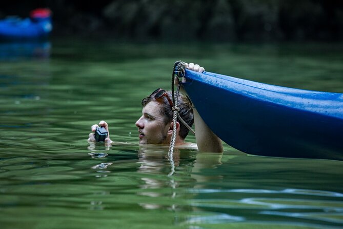 Kayaking at Lan Ha Bay - Meeting the floating fishing village