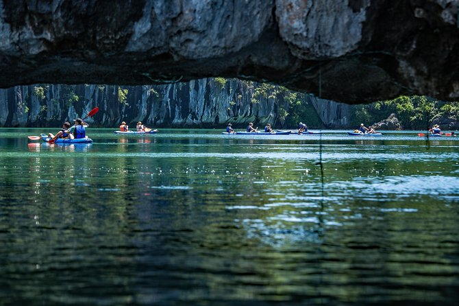 Kayaking at Lan Ha Bay - Cruising by junk boat toward Lan Ha Bay