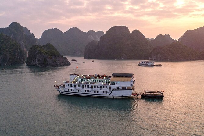 La Regina 2 days tour in Halong Bay & Bai Tu Long Bay - 4 star - Key points at a glance