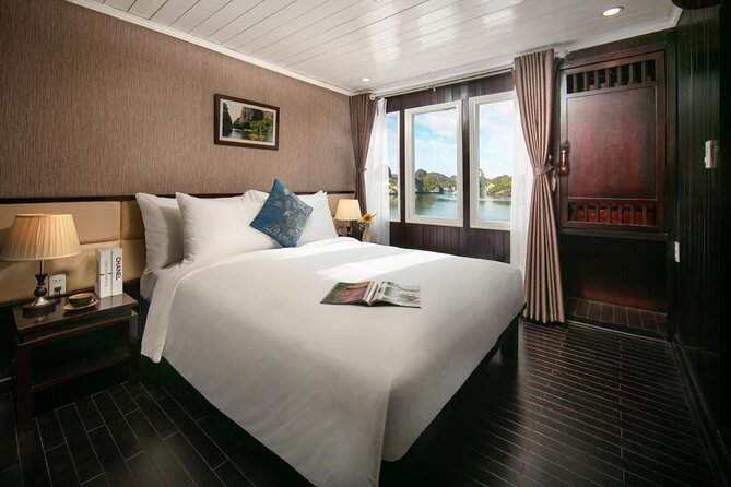 La Regina 2 days tour in Halong Bay & Bai Tu Long Bay - 4 star - Day one: reaching Halong Bay and settling in