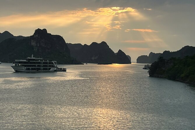 Lan Ha - Ha Long Bay 5Star cruise-Private balcony cabin 2day trip - The first afternoon: Ba Trai Dao and Lan Ha Bay