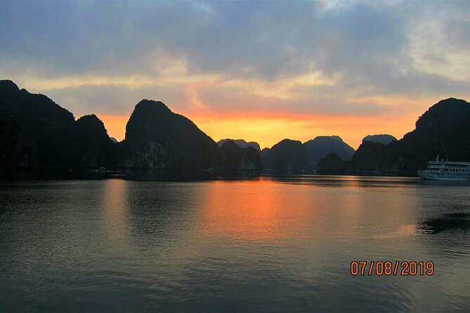 Lan Ha - Ha Long Bay - Dau Be island 2D/1N from Cat Ba in less touristy areas. - The guides can shape the whole experience
