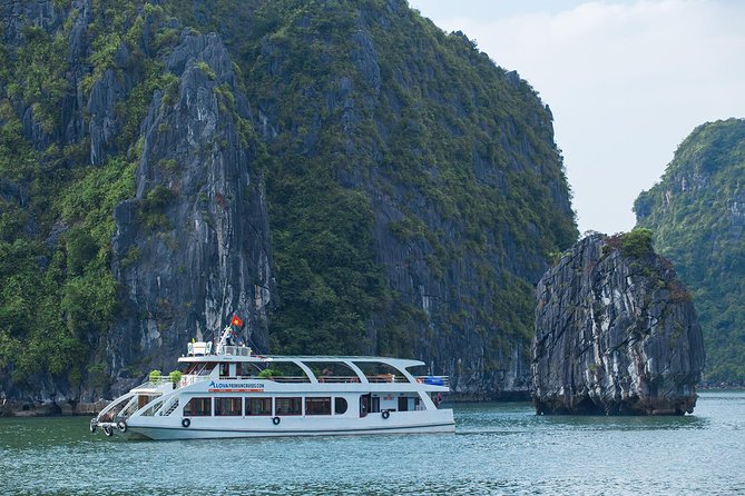 Luxury Halong Bay 1 Day on Cruises From Hanoi with Bus & Lunch - Leaving Hanoi through the Old Quarter