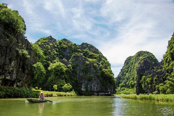 Luxury Hoa Lu - Tam Coc - Mua Cave 1 Day Tour - By Limousine & Small Group - Buffet lunch with Vietnamese and Asian dishes
