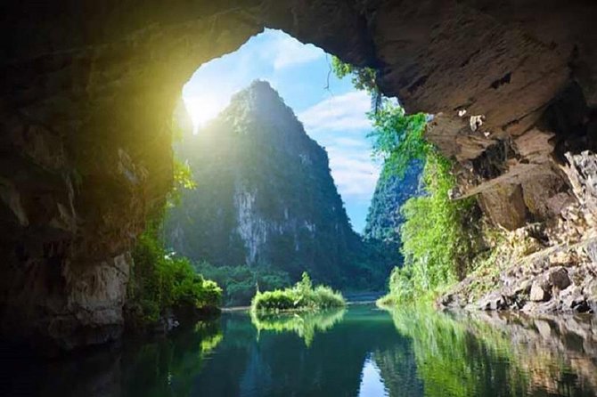 Luxury Hoa Lu - Tam Coc - Mua Cave 1 Day Tour - By Limousine & Small Group - Mua Cave and the 500-step climb