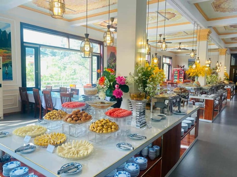 Luxury Limousine Tour: Hoa Lu, Trang An/Tam Coc & Mua Cave - The guides make the difference
