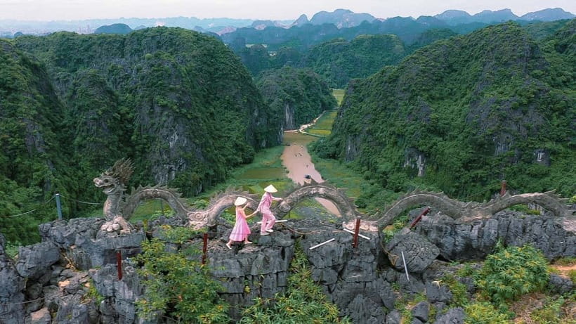 Luxury Limousine Tour: Hoa Lu, Trang An/Tam Coc & Mua Cave - Hoa Lu Temple and Vietnam’s ancient capital