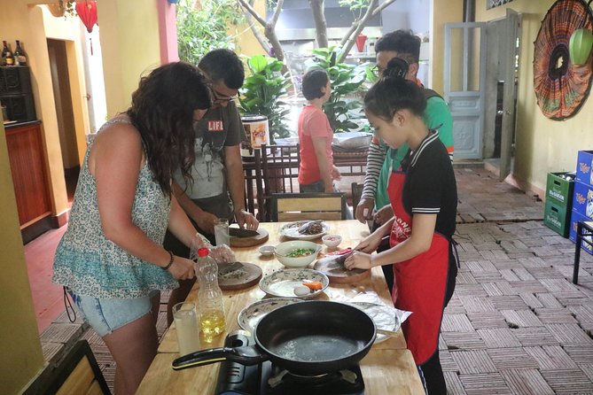 Luxury Limousine Trang An-Mua Cave - Bich Dong max 6-8 pax/ group - Lunch after the climb, with the important details covered