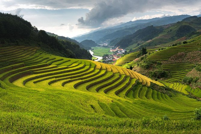 LUXURY SAPA TOUR 2D1N -Stay At 5 Star Hotel-Transfer by sleep bus - What the $129 price covers