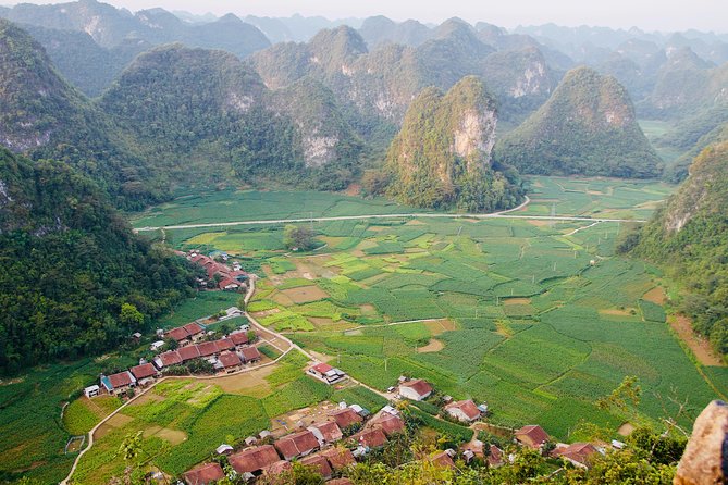 Majesty Of Untouched Northern Vietnam Tour 6 Days - Day 3: Dong Van market and the dramatic Ma Pi Leng Pass