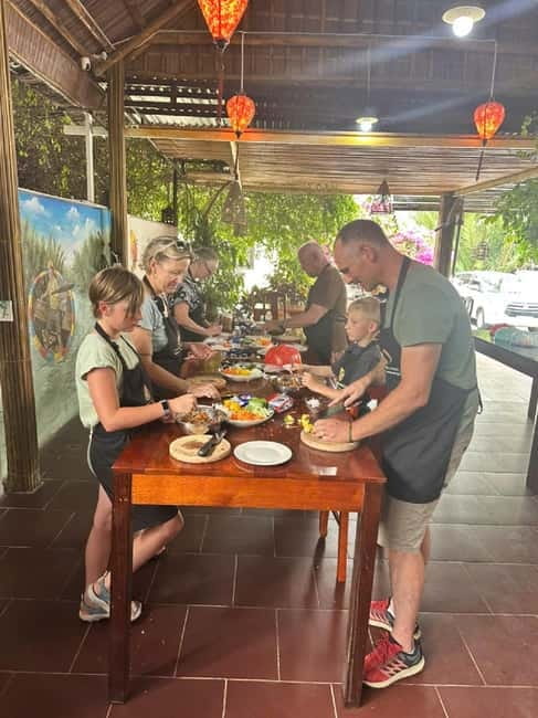 Market Tour, Basket Boat Ride & Cooking Class by Hangcoconut - Starting in the Market: Vietnamese Food Before the Stove