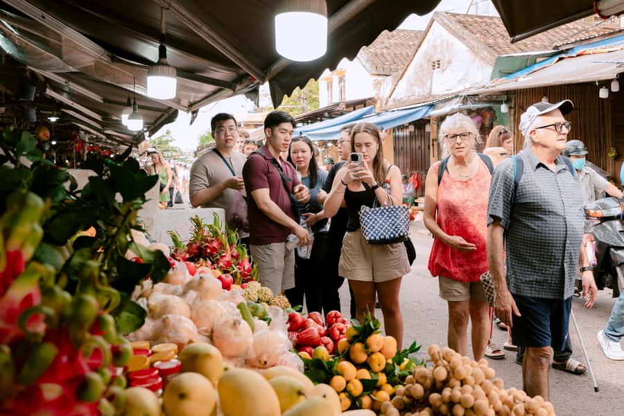 Market Tour - Cooking Class - Coconut Boat Riding - The people can make the difference