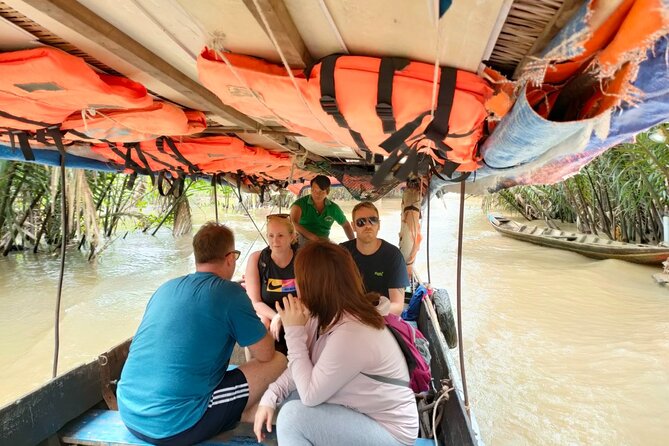 Mekong Delta Tour Daily - The hand-rowed boat through the canals