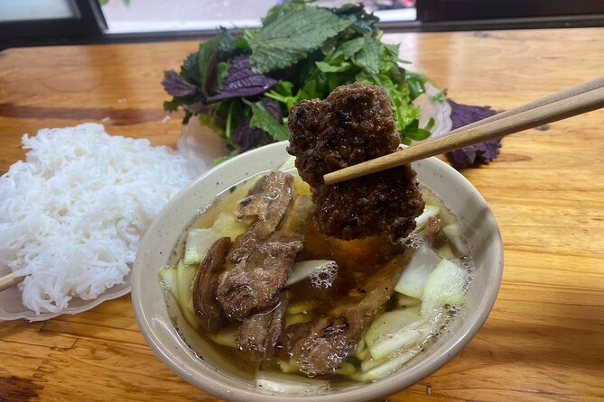 Minh's Unique Street Food Adventure - Handling vegetarian requests and allergies