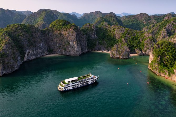 Mon Chéri Cruise 5 star: Unique 2 Days Tuan Chau - Halong bay - Lan Ha Bay - Caves, kayaking, and the bamboo boat
