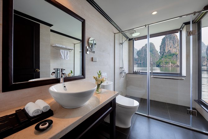 Mon Chéri Cruise 5 star: Unique 2 Days Tuan Chau - Halong bay - Lan Ha Bay - An overnight suite changes the mood