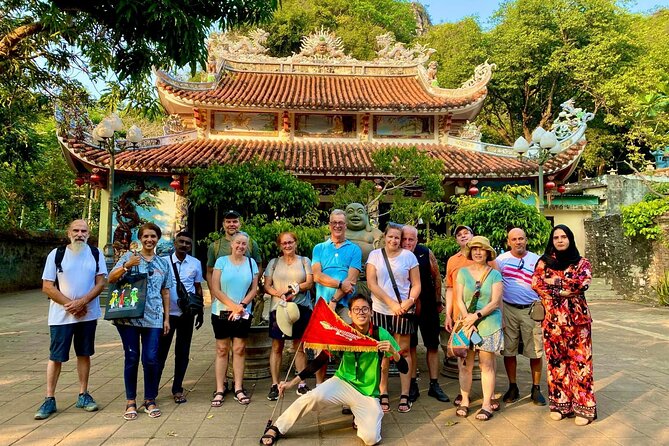 Monkey mountain-Huge Lady Buddha-Marble mountains & Am Phu caves - Lunch: noodles or Bánh Xèo