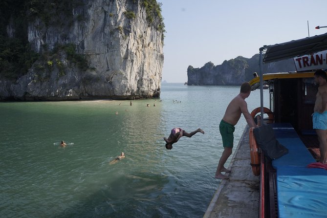 Most favorite full day boat tour with kayaking in Lan Ha bay, Ha Long bay - The return to Cat Ba and what the timing means