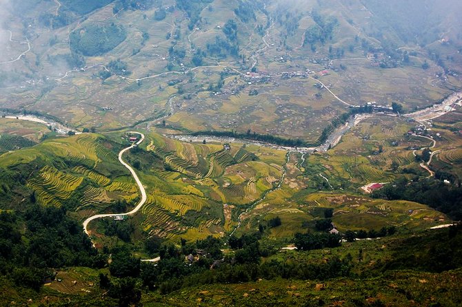 Mountain views and villages trek – 1 Day - The uphill kilometre to Fansipan views