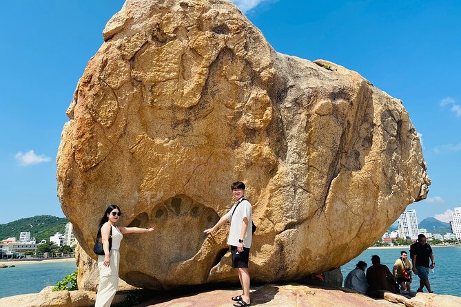 Nha Trang: Half-Day Trip to Most Symbolic Destinations - Guides, group size, and the pace of the morning