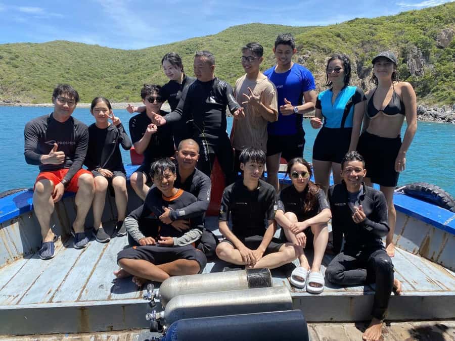 Nha Trang: Snorkeling Tour with BBQ Lunch at Coral Reef - What the crowds and rubbish mean for your expectations