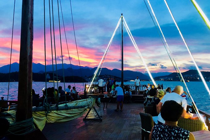 Nha Trang Sunset Cocktails and Dinner Cruise - Live music under the evening sky