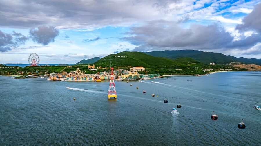 Nha Trang: VinWonders Entry Ticket with Optional Cable Car - 5D Cinema and Virtual Reality Attractions