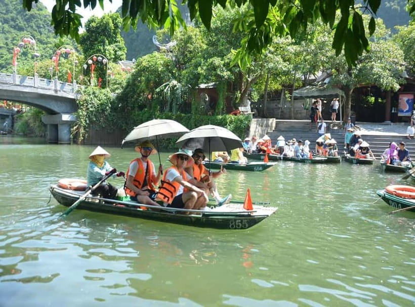 Ninh Binh Cycling Tour: Tam Coc Boat, Mua Cave & Rural Life - Bich Dong Pagoda built into the mountain