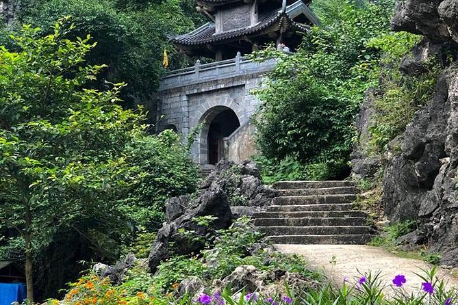 Ninh Binh Daily Tour: Hoa Lu- Am Tien Cave - Tam Coc- Bike - Bich Dong pagoda - Bich Dong Pagoda and Its 200 Steps