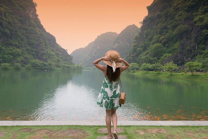 Ninh Binh Daily Tour: Hoa Lu- Am Tien Cave - Tam Coc- Bike - Bich Dong pagoda - Lunch, Transport, and What the $77 Covers