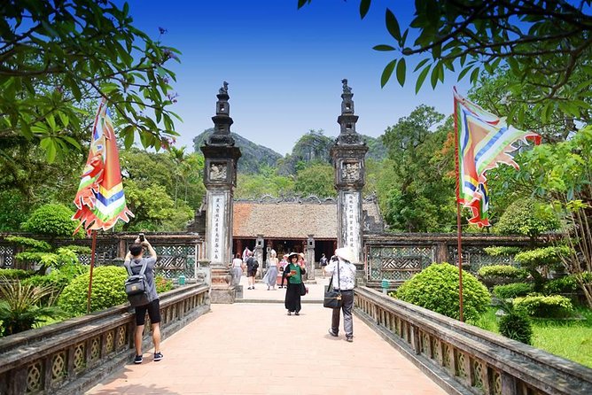 Ninh Binh Daily Tour: Hoa Lu - Am Tien Cave- Trang An boat ride - Why this day trip works from Hanoi