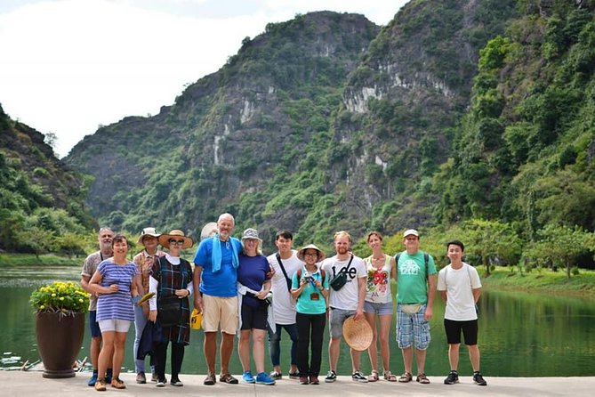 Ninh Binh Daily Tour: Hoa Lu - Am Tien Cave- Trang An boat ride - Lunch that keeps the schedule moving