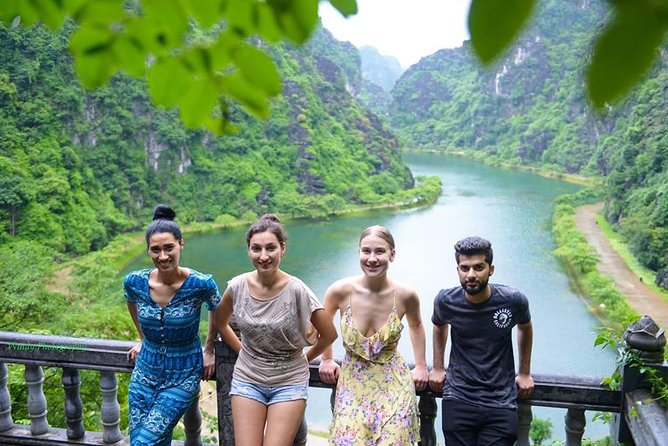 Ninh Binh Daily Tour: Hoa Lu - Am Tien Cave- Trang An boat ride - Trang An by traditional sampan
