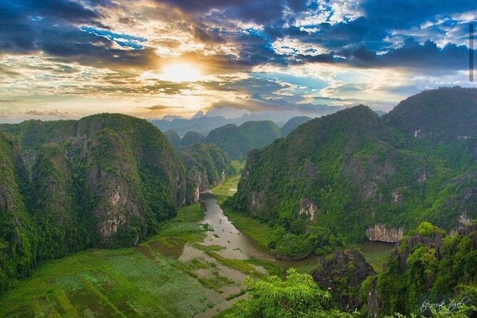 Ninh Binh Day Tour Tam Coc Mua Cave Hoa Lu Buffet Lunch Limousine - Buffet lunch in Tam Coc