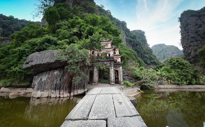 Ninh Binh Day Trip: Hoa Lu-Trang An/Tam Coc-Mua Cave-Cycling-Boat - Five things to know before you book