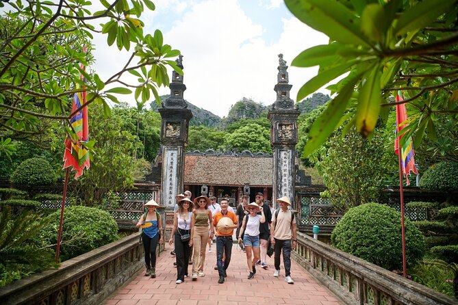 Ninh Binh Day Trip: Hoa Lu-Trang An/Tam Coc-Mua Cave-Cycling-Boat - Hoa Lu and the Dinh King temples
